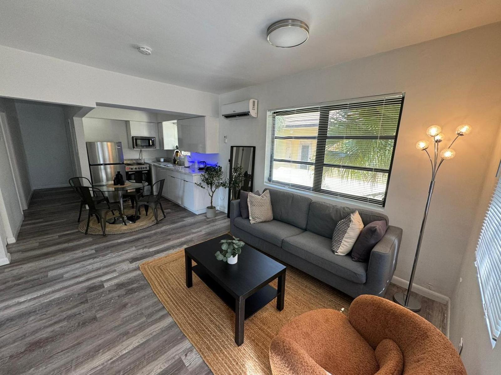 Fully Equipped Apartments With Parking Near Cocowalk Miami Exteriör bild