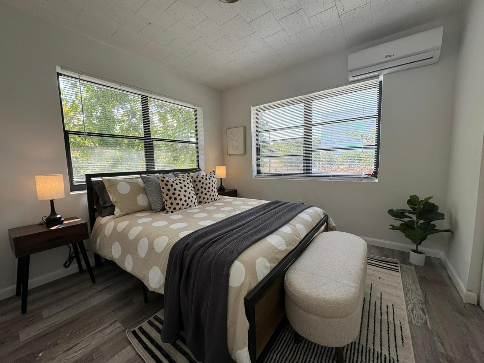 Fully Equipped Apartments With Parking Near Cocowalk Miami Exteriör bild