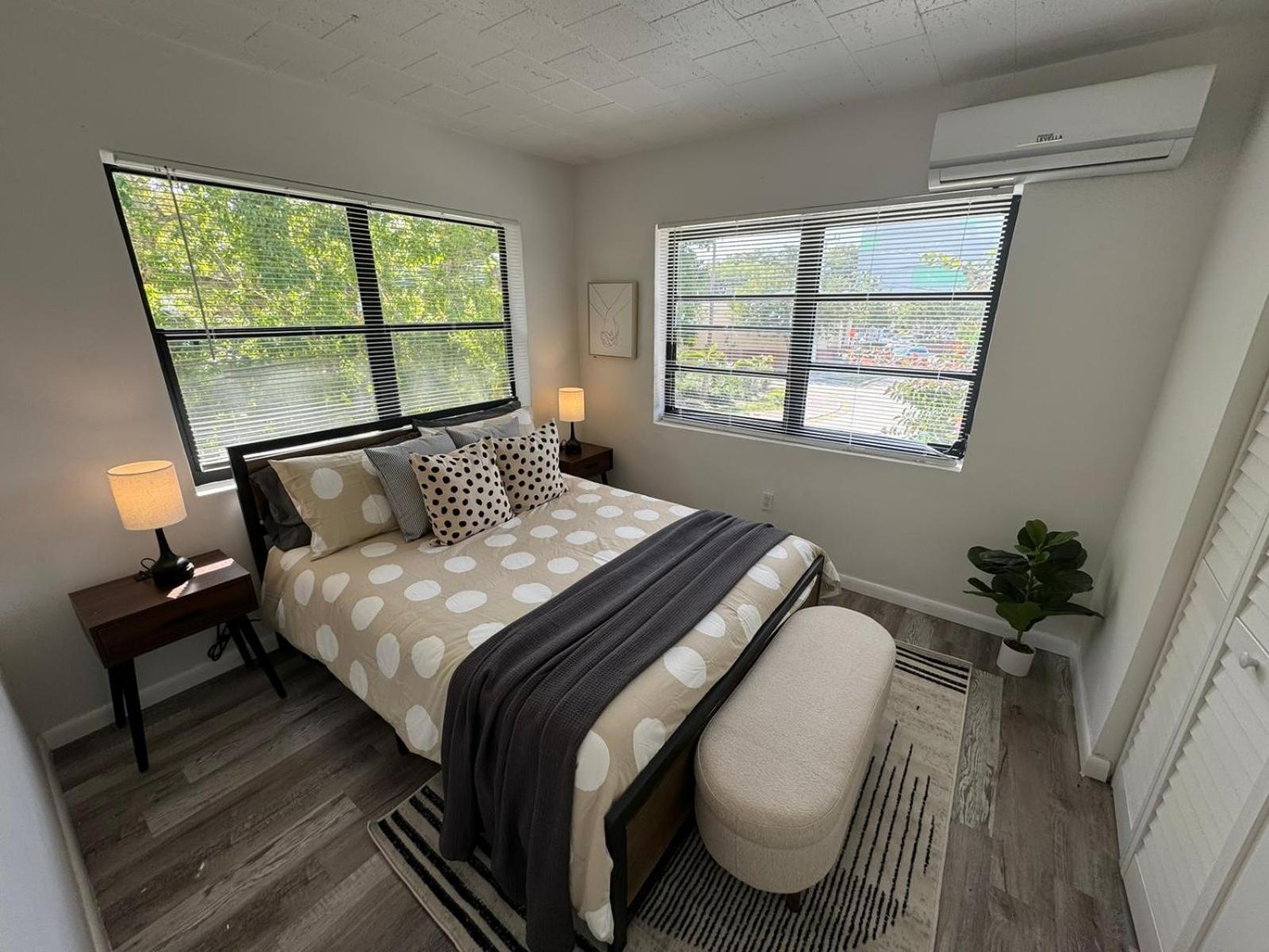 Fully Equipped Apartments With Parking Near Cocowalk Miami Exteriör bild