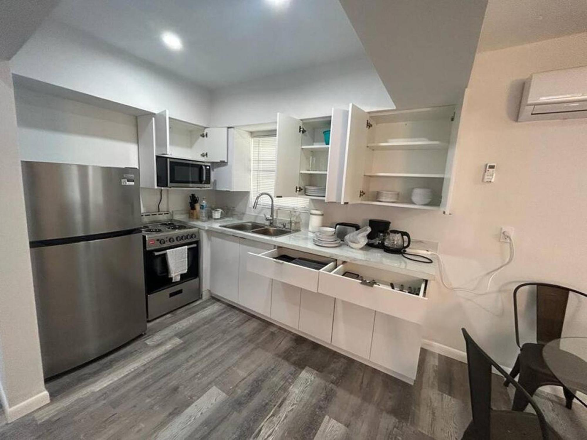 Fully Equipped Apartments With Parking Near Cocowalk Miami Exteriör bild