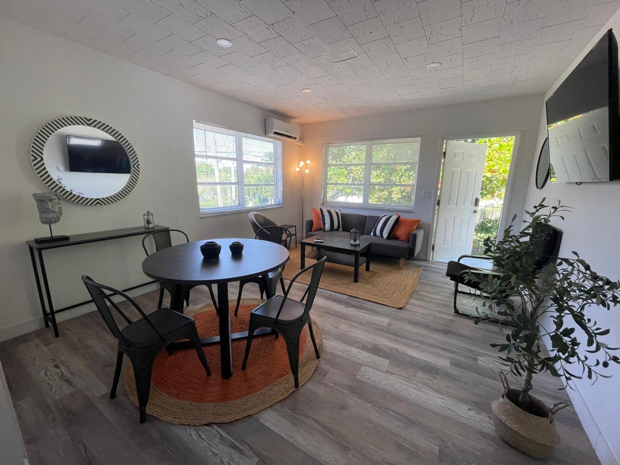 Fully Equipped Apartments With Parking Near Cocowalk Miami Exteriör bild