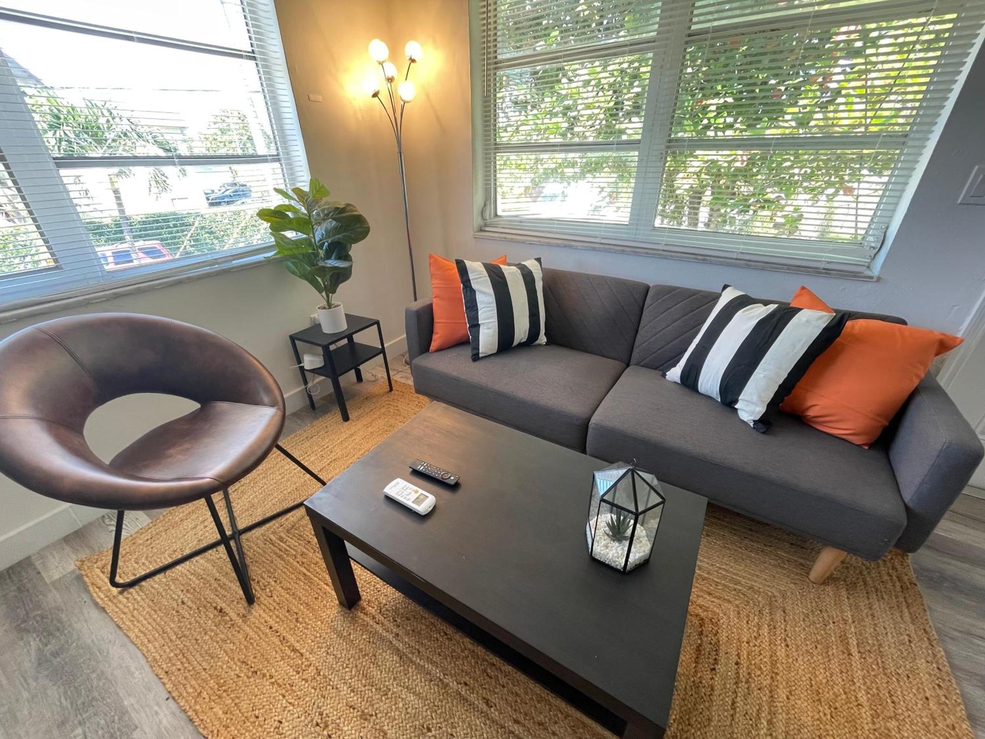 Fully Equipped Apartments With Parking Near Cocowalk Miami Exteriör bild