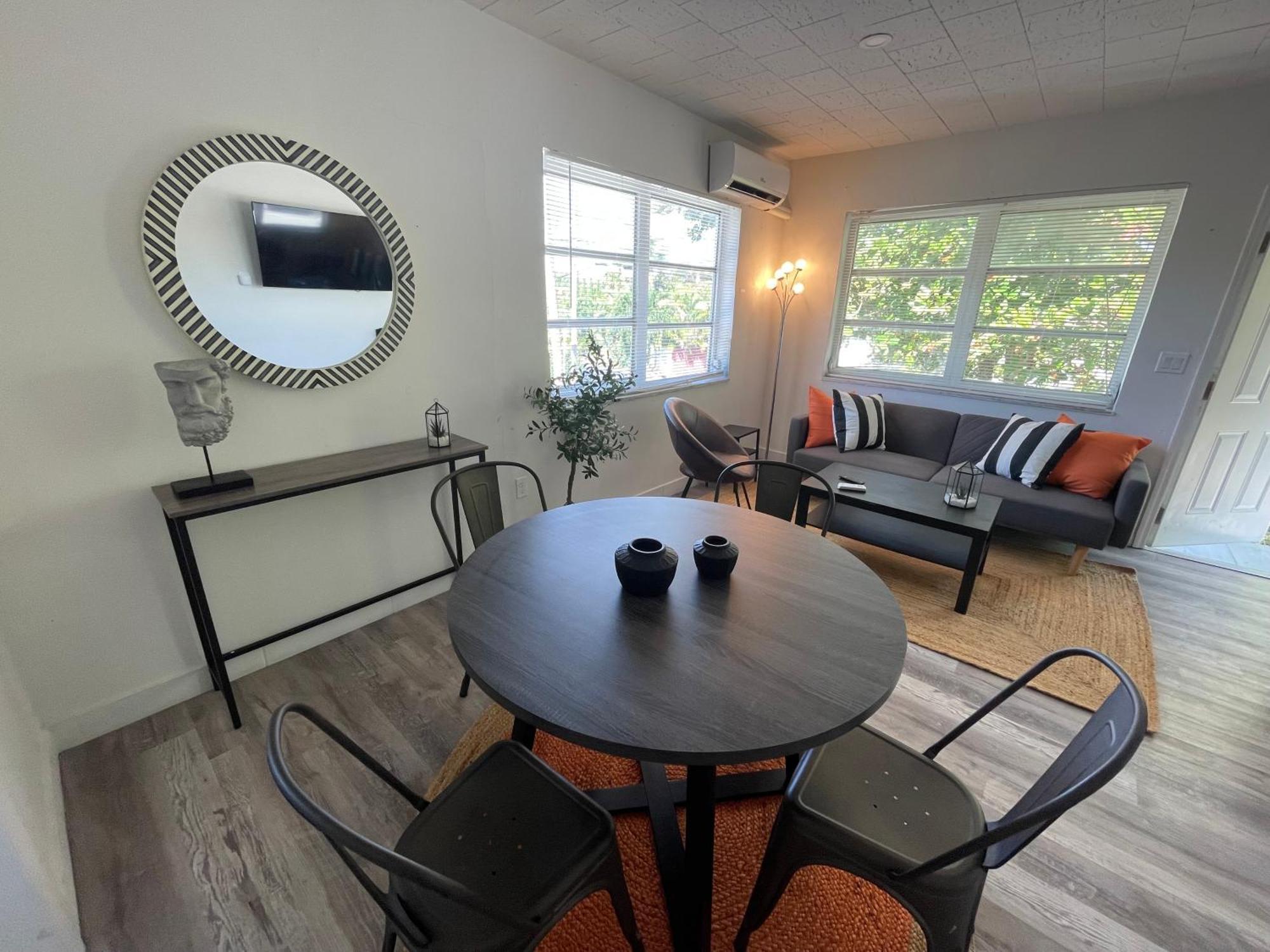 Fully Equipped Apartments With Parking Near Cocowalk Miami Exteriör bild