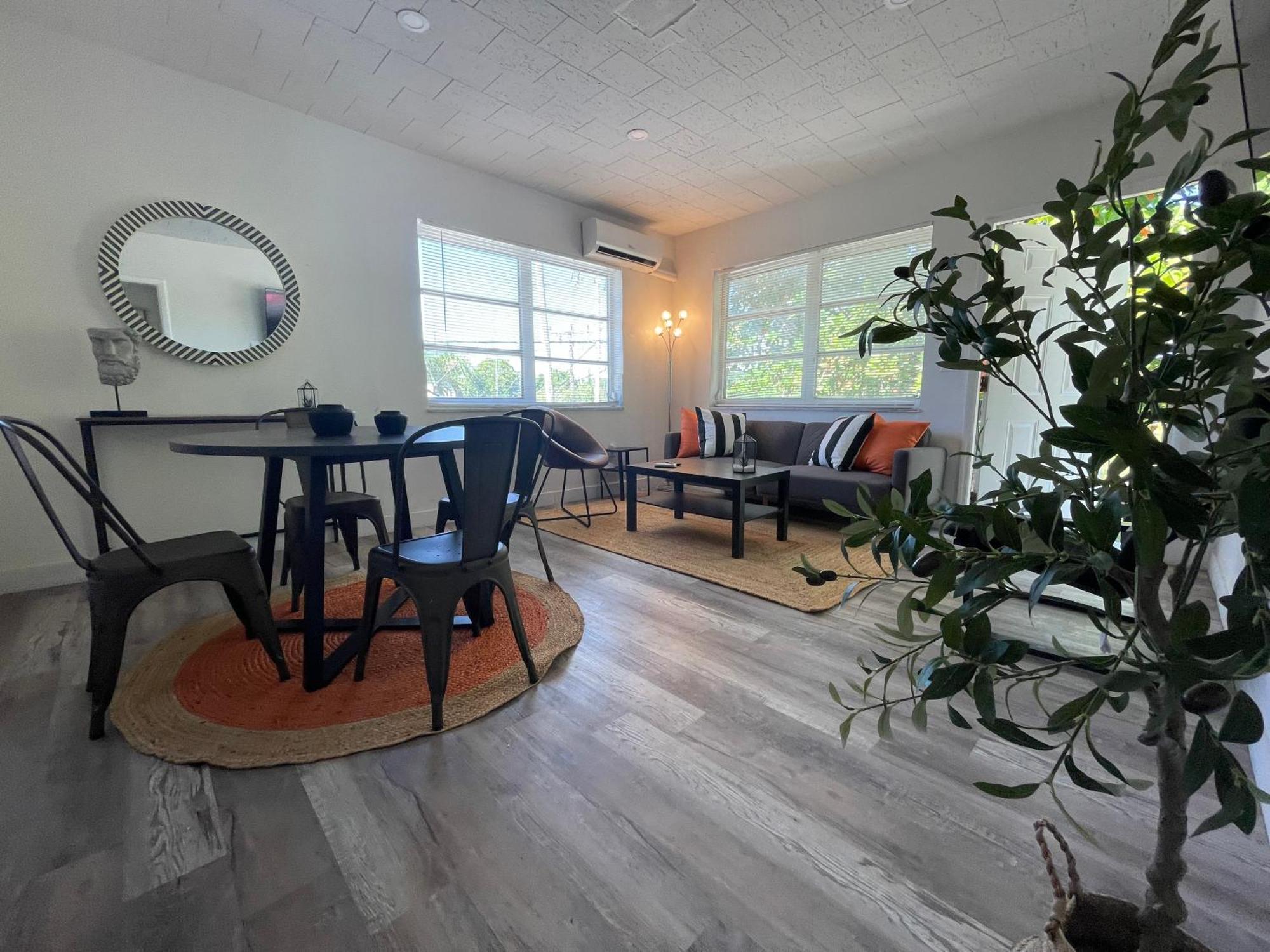 Fully Equipped Apartments With Parking Near Cocowalk Miami Exteriör bild