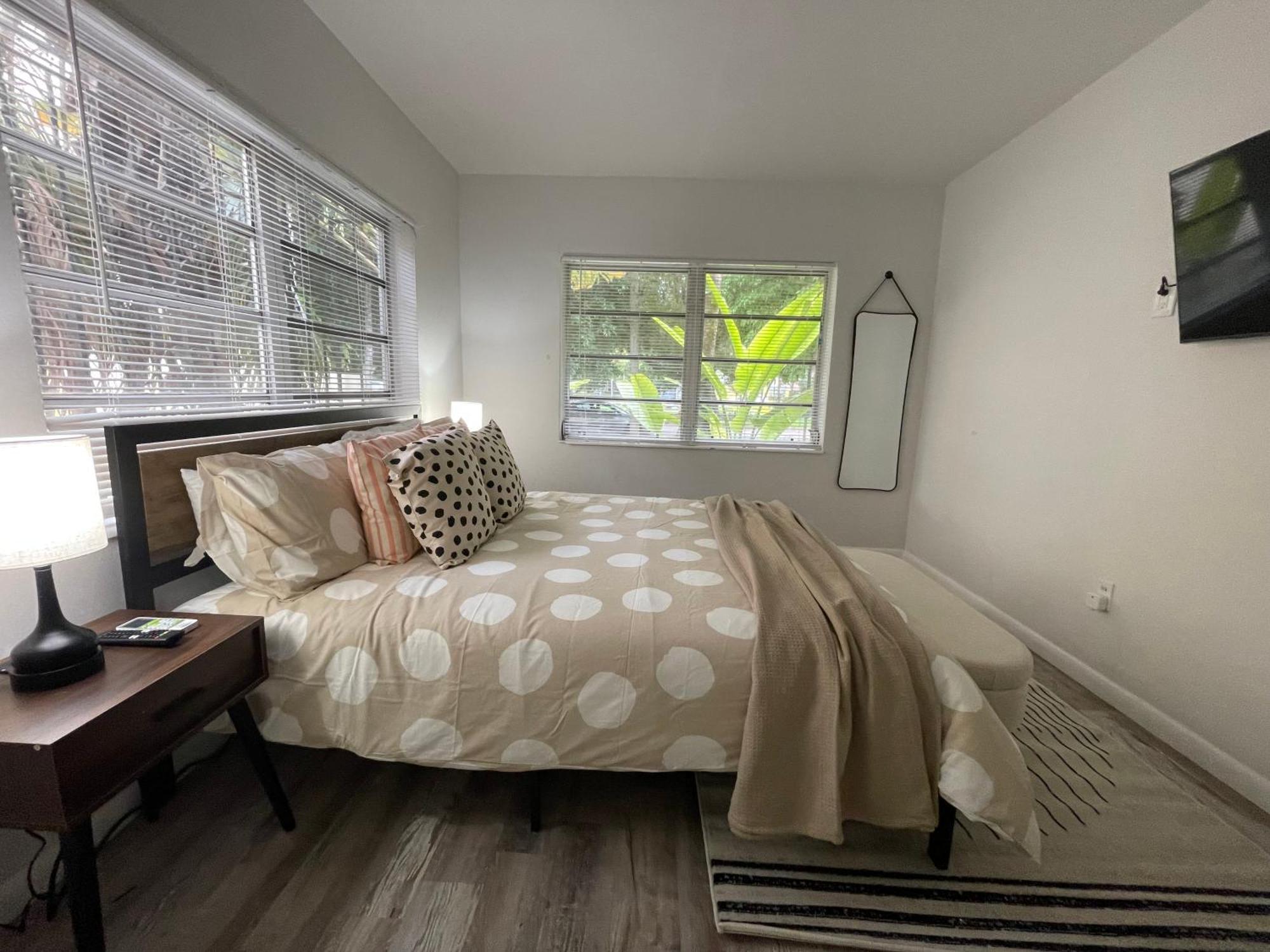 Fully Equipped Apartments With Parking Near Cocowalk Miami Exteriör bild