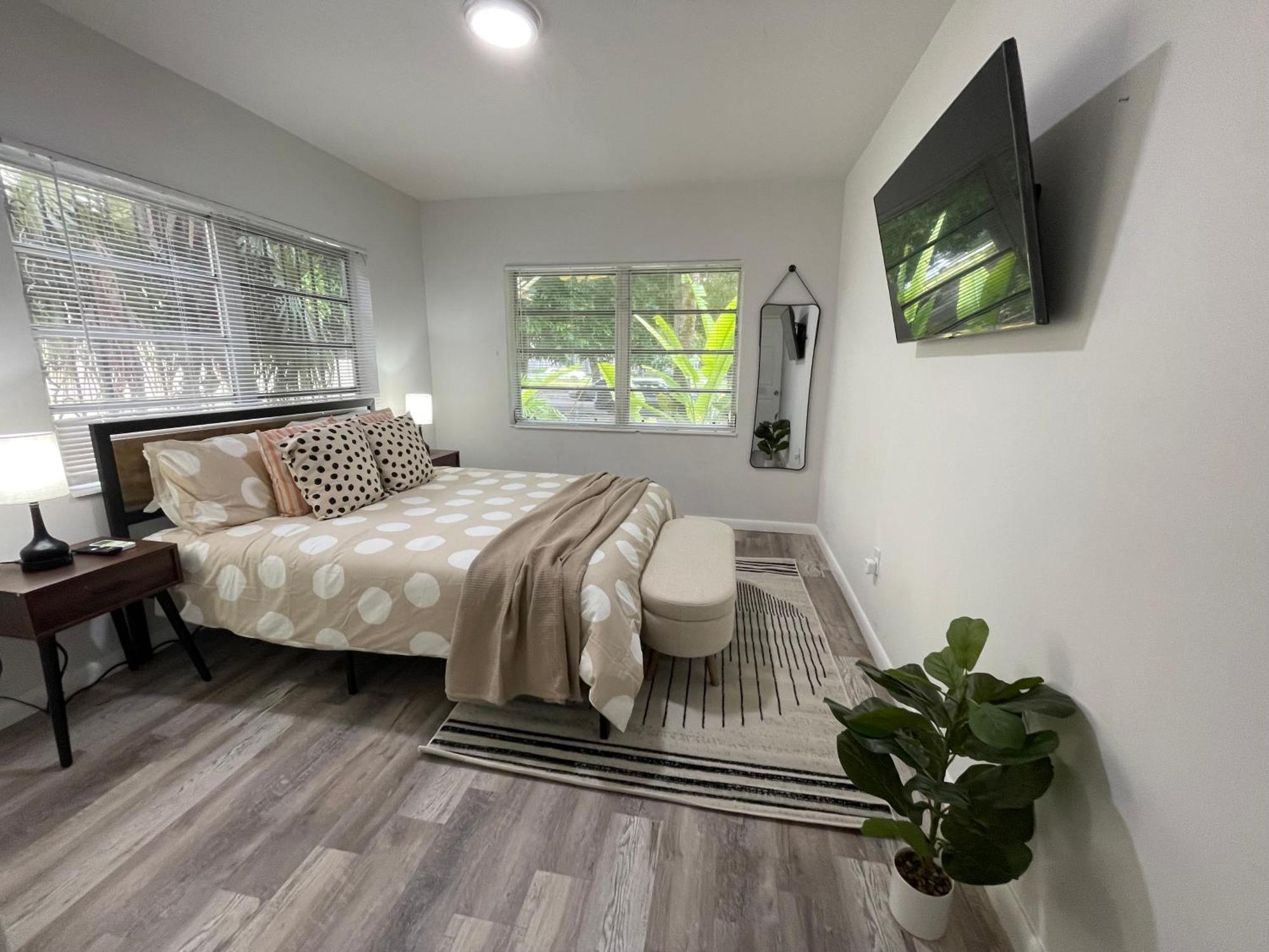 Fully Equipped Apartments With Parking Near Cocowalk Miami Exteriör bild