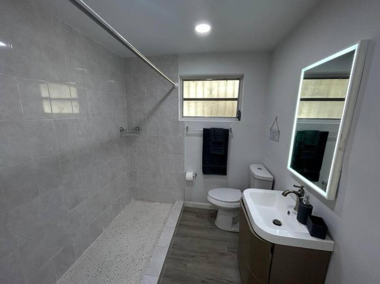 Fully Equipped Apartments With Parking Near Cocowalk Miami Exteriör bild