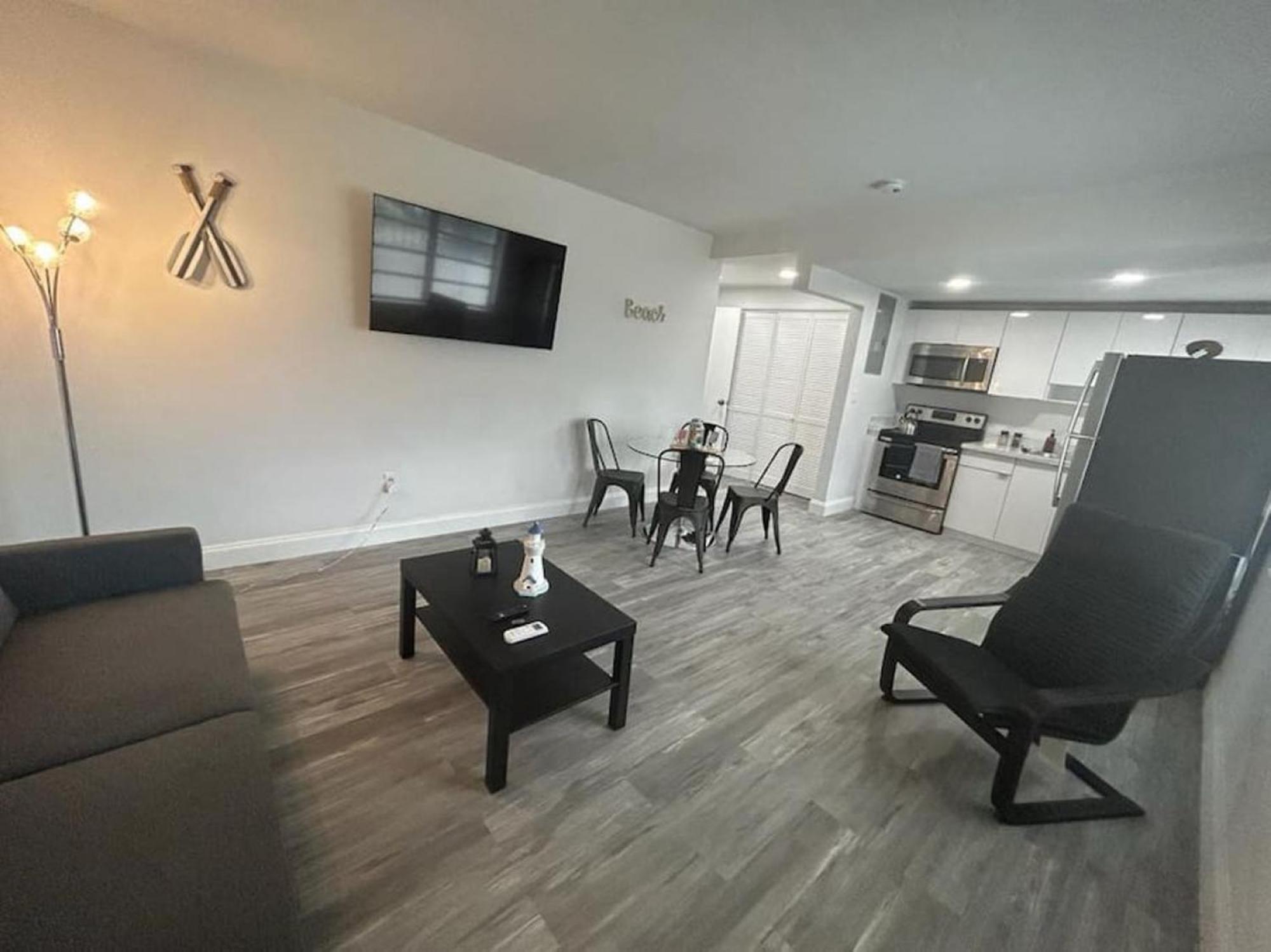 Fully Equipped Apartments With Parking Near Cocowalk Miami Exteriör bild